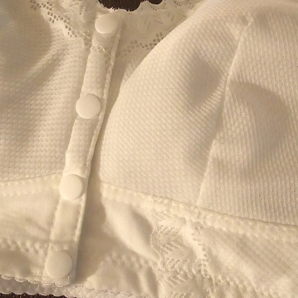 NWT Front Snap Bra - Size 32B - Picture 2 of 8